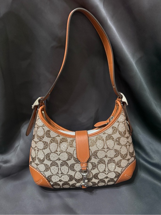Coach Handbags - NWT Coach Crystal Signature Jacquard Hamptons Shoulder Bag
